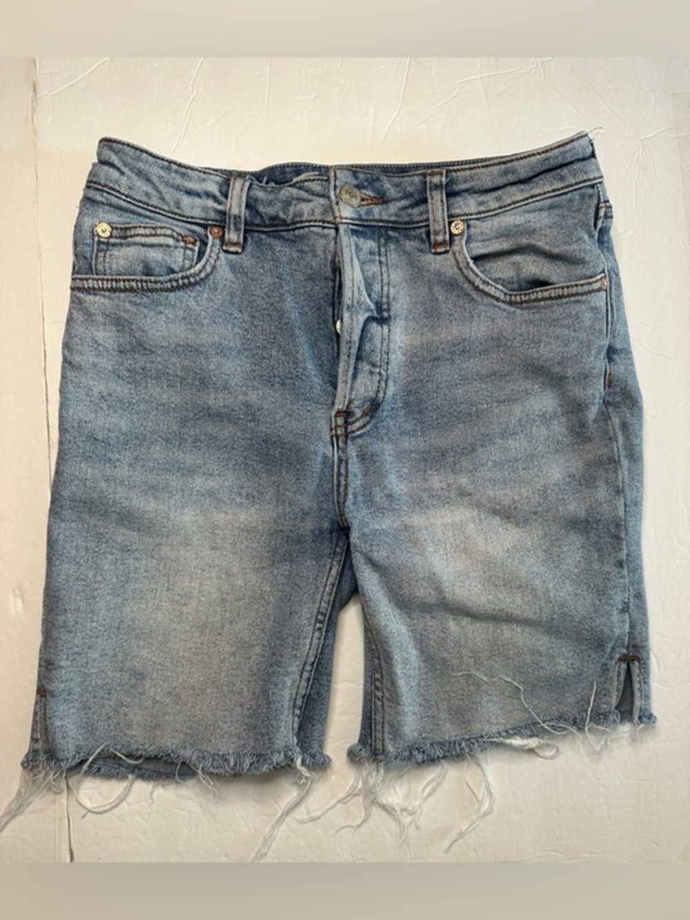 We The Free Light Wash Distressed Denim Cutoff Shorts Button Fly Size 27